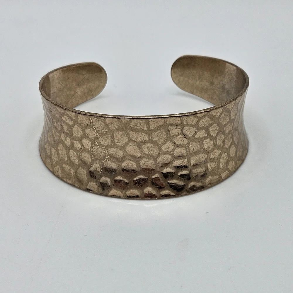 VINTAGE Hammered Gold Tone Metal 1